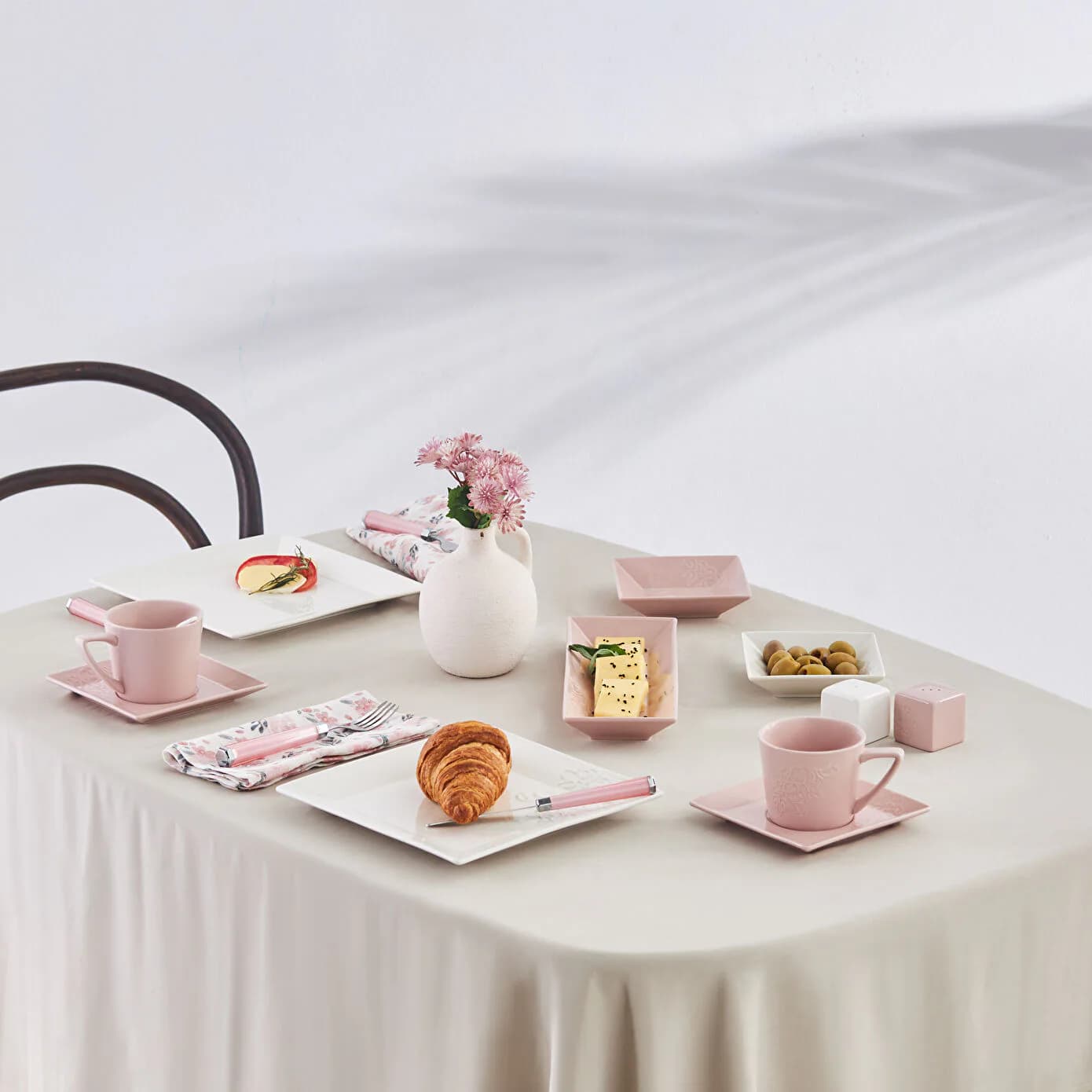 Karaca Forever Bone Trend Emboss Porselen 32 Parça 6 Kişilik Kahvaltı Takımı Pink