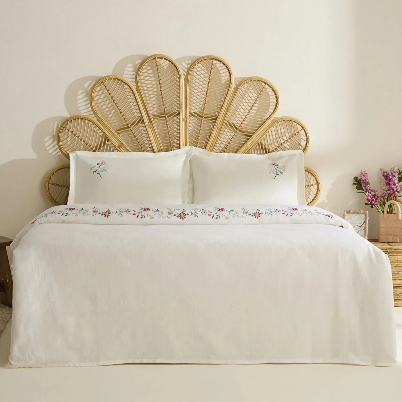 Karaca Home Liana Çiçek Nakışlı %100 Pamuk Çift Kişilik Pike Takımı Beyaz